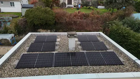 Installation de Panneaux Photovoltaïques à Dullin (73) : Autoconsommation et Stockage sur Toit Terrasse