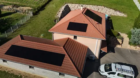 Installation Solaire à Beauvoir-de-Marc (38) : Une Centrale Photovoltaïque de 9,5 kWc