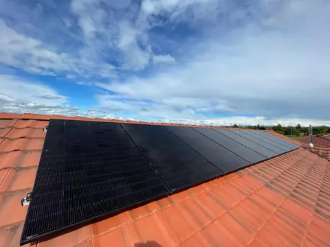 Installation Solaire à Roche (38) : Une Centrale Photovoltaïque de 4,5 kWc