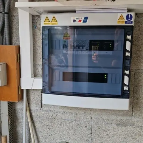 Installation d’une centrale photovoltaïque à Meyrieu Les Etangs