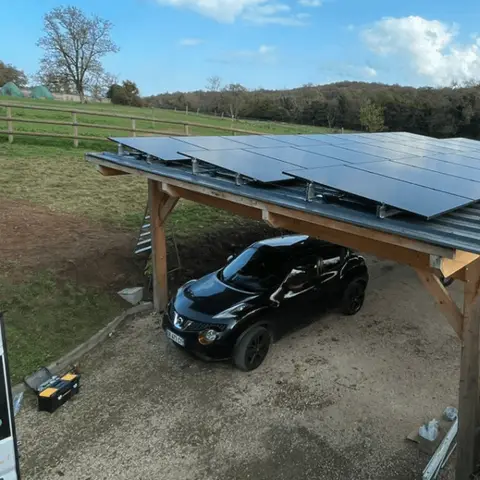 Installation d'une centrale photovoltaïque sur carport à Courtenay