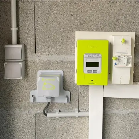 Installation d'une prise renforcée LEGRAND Green'up