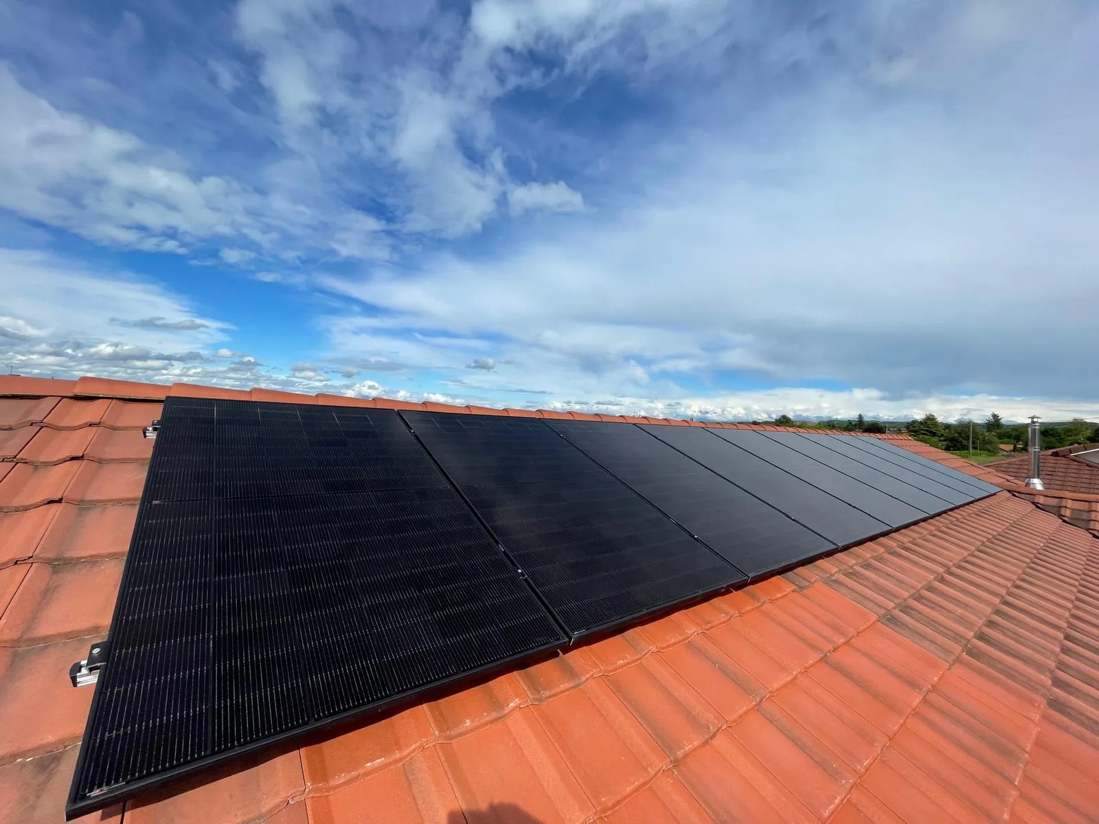 Installation solaire 4,5 kWc à Roche par A2C Énergies.