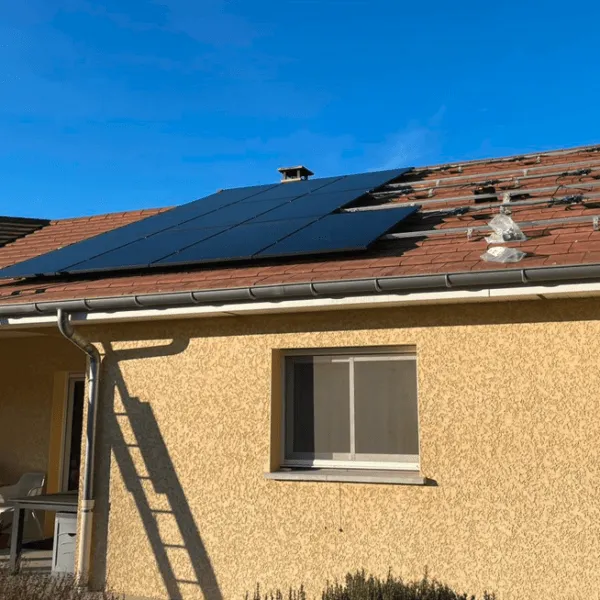 Pose de panneaux photovoltaïque sur un toit