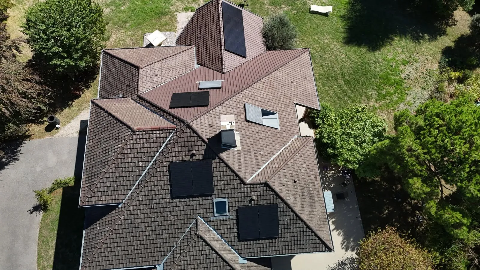 Installation photovoltaïque de 5 kWc avec batterie de 7 kWh à Maubec (38)