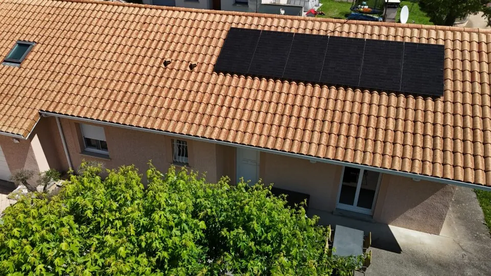 Installation Solaire à Chèzeneuve (38) : Un Projet Photovoltaïque de 3 kWc Clés en Main