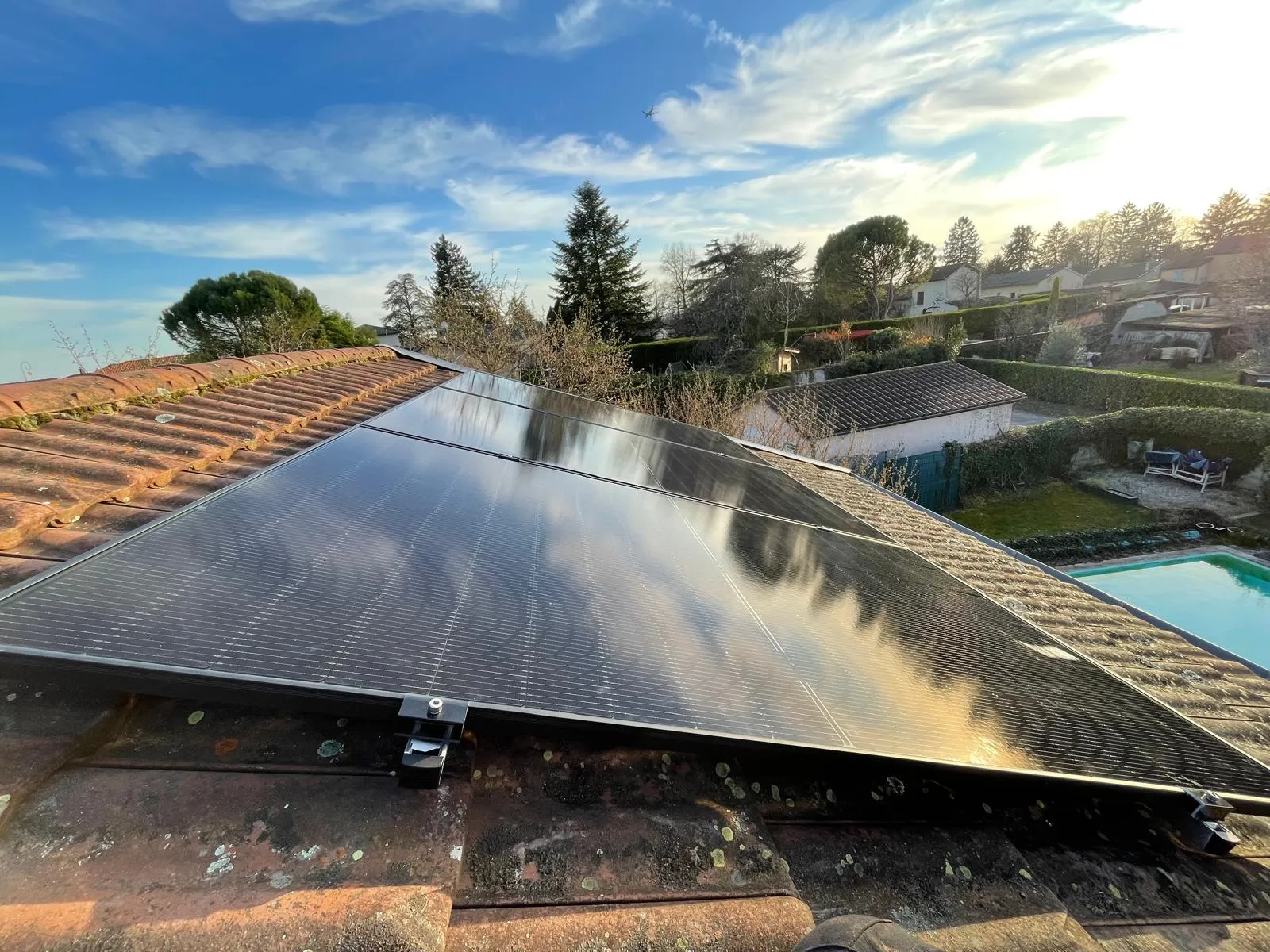 Installation Solaire à Jons (69) : Une Centrale de 3 kWc en Autoconsommation