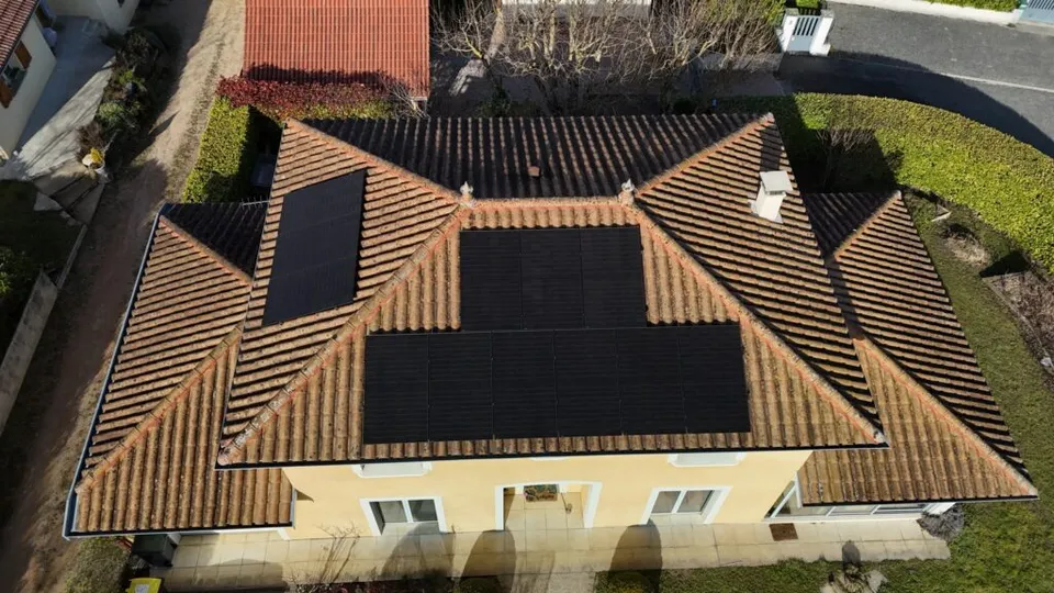 Installation Photovoltaïque 6 kWc avec Stockage Batterie à Montcarra (38)