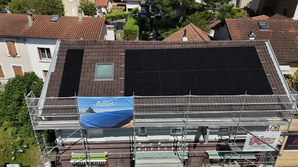 Installation photovoltaïque pour un professionnel à Nivolas-Vermelle (38)