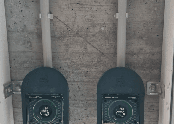 Installation de 2 prises renforcées SCHNEIDER Mureva Evlink