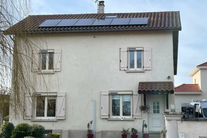Panneaux photovoltaïque sur un toit