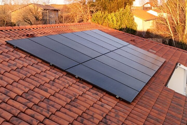 Panneaux photovoltaïque sur un toit