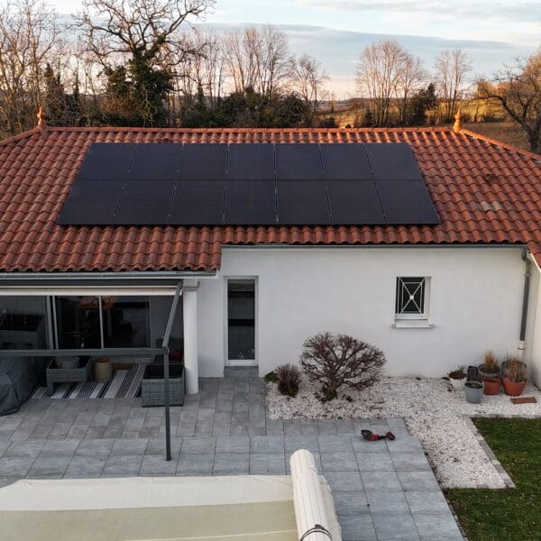 Panneaux photovoltaïque sur un toit