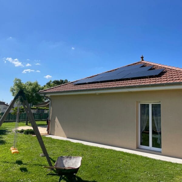 Panneaux solaire sur un toit à Ruy Motnceau