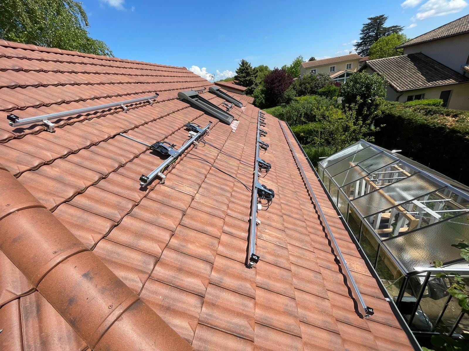 Support de panneaux solaire sur un toit à Maubec
