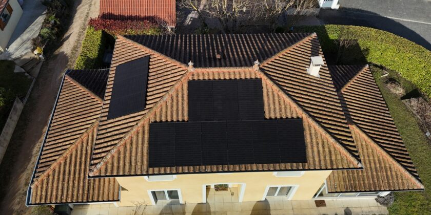 Installation Photovoltaïque 6 kWc avec Stockage Batterie à Montcarra