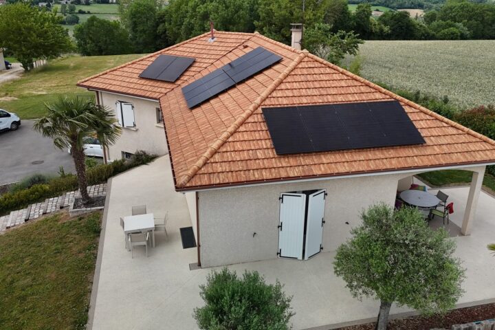 Installation de panneaux solaires photovoltaïques de 6 kWc à Saint-Agnin-sur-Bion par A2C Énergies